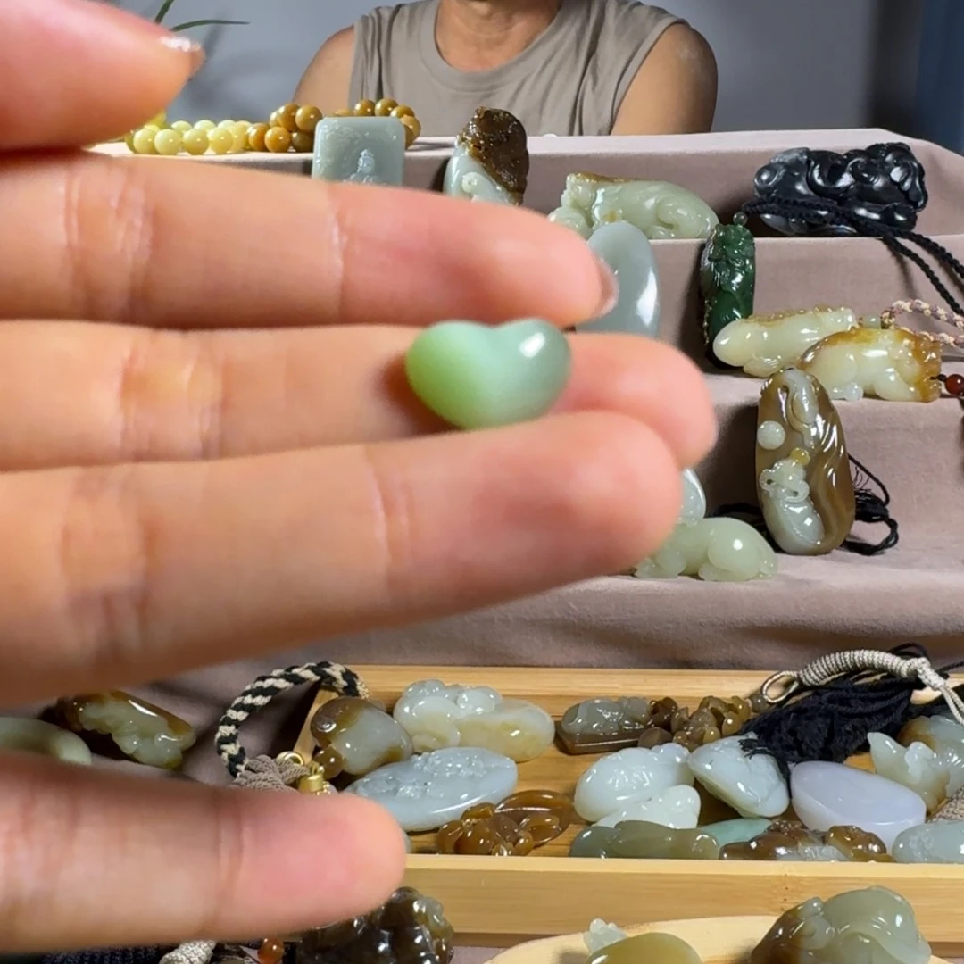 和田玉（糖玉）未镶嵌颈饰凡***宫