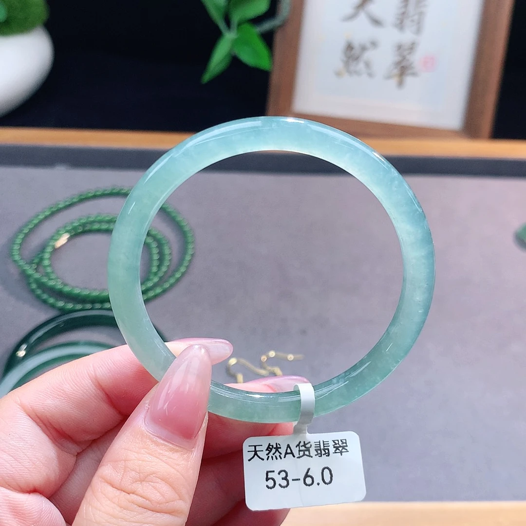 未镶嵌手镯（圆镯）翡翠