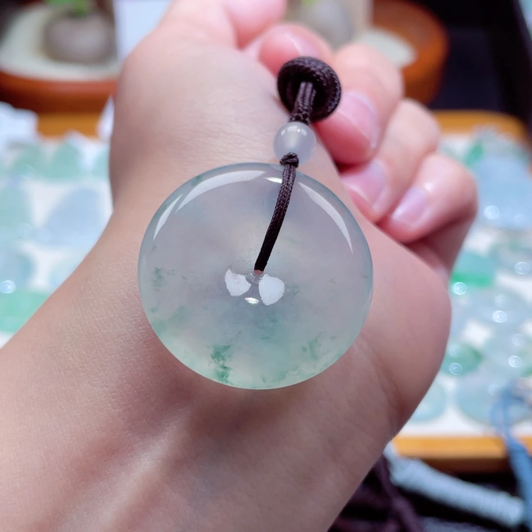 翡翠颈饰未镶嵌扣子