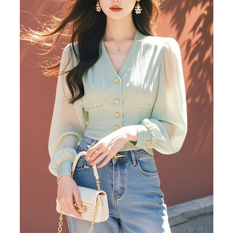 今年流行法式绝美小上衣绿色v领衬衫2024新款女装秋季轻奢高级感