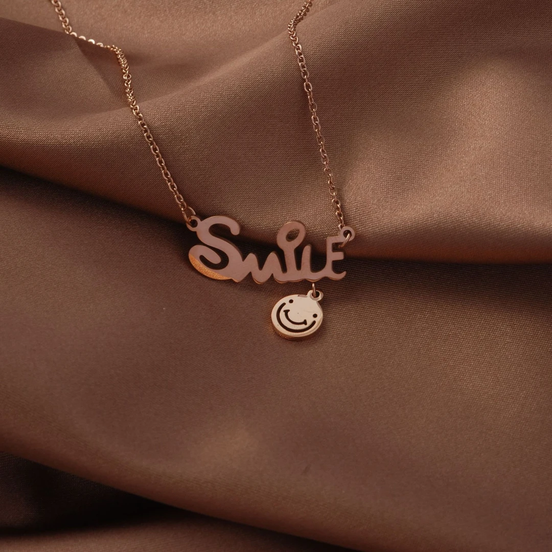 钛钢项链 INS风轻奢高级感SMILE笑脸吊坠钛钢18K镀金坠链时尚复古