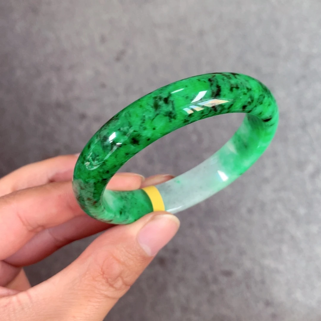 翡翠手镯未镶嵌缅甸