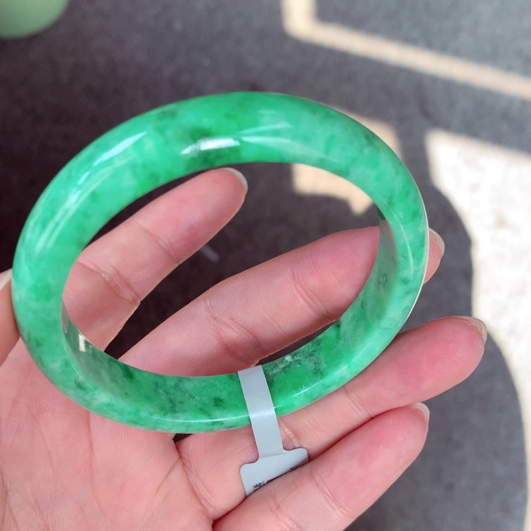 翡翠手镯未镶嵌缅甸