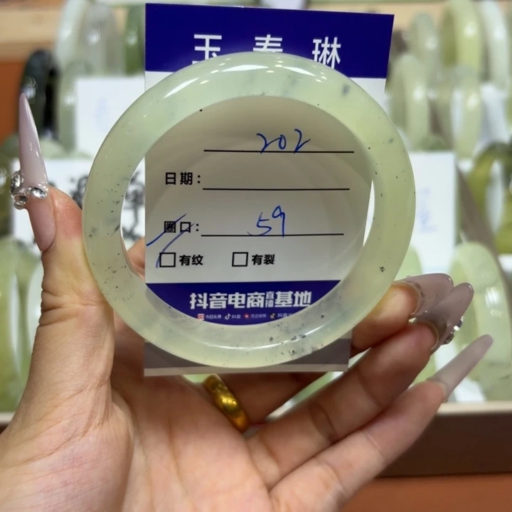 未镶嵌岫玉手镯天然