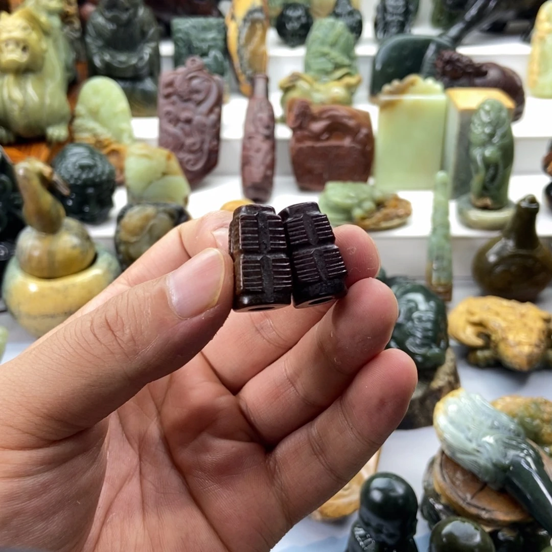 粉***墨未镶嵌岫岩河磨玉（透闪石质玉）把件