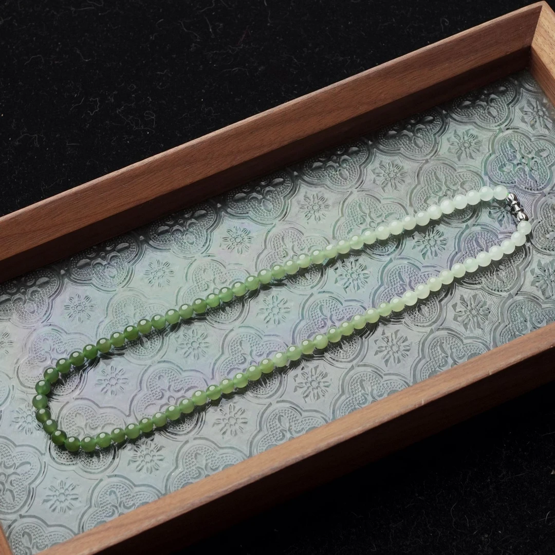 青城山下 天然和田玉6mm圆珠渐变色项链