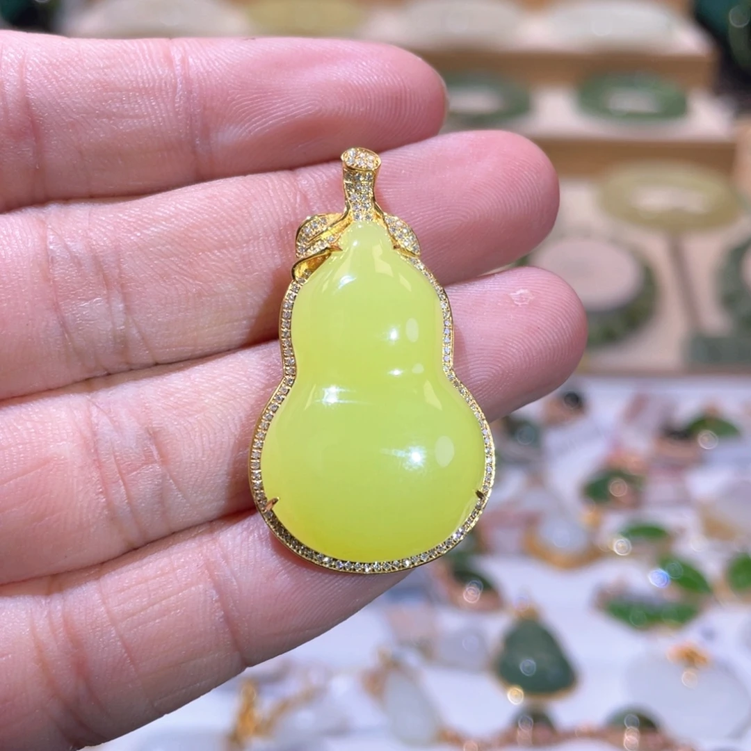 颈饰18K金镶嵌和田玉收藏级黄口葫芦吊坠