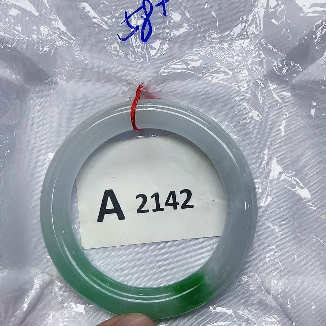 翡翠手镯未镶嵌默认微瑕