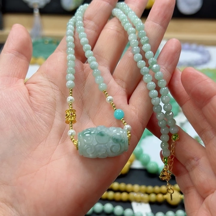 颈饰未镶嵌翡翠吊坠