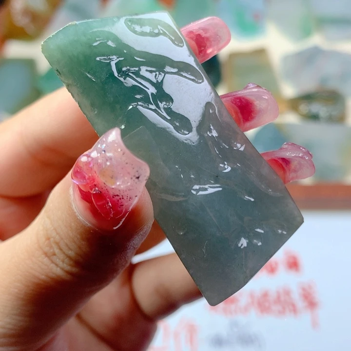 颈饰未镶嵌翡翠好