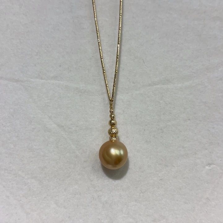 18K金镶嵌海水珍珠颈饰