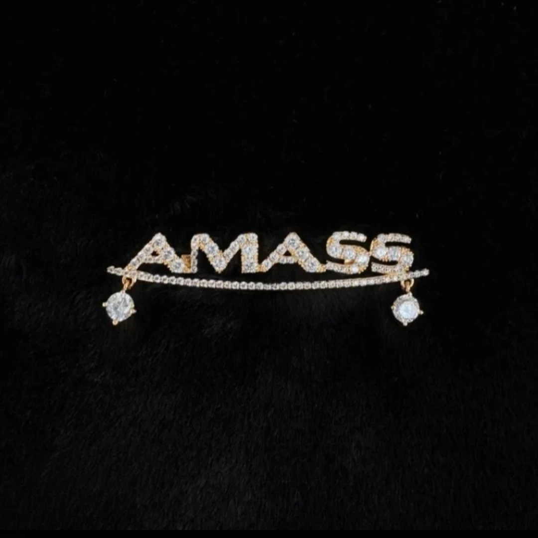 AMASS/阿玛施 铜合金胸针 新款经典logo弧形装饰钻胸针590024
