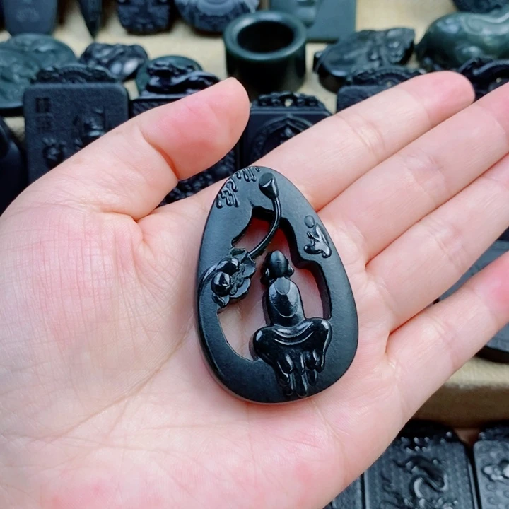 和田玉（青玉）未镶嵌颈饰双面雕刻