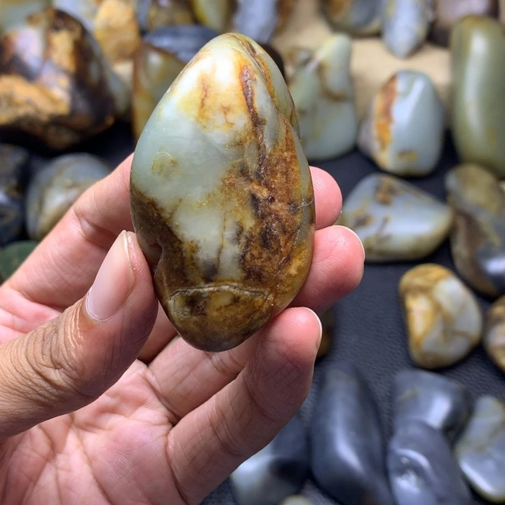 和田玉未镶嵌颈饰T****u