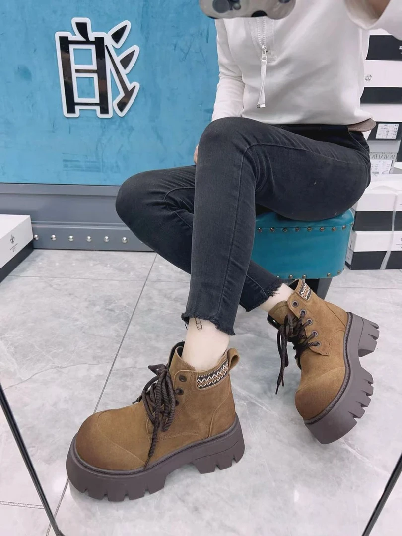 2025秋季新款厚底马丁靴百搭靴子女英伦风复古短靴机车增高显瘦