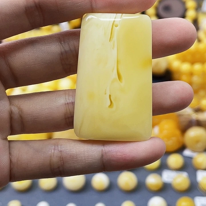 未镶嵌琥珀珠宝奇石10.9*28.6*45mm浓白蜡 瑕