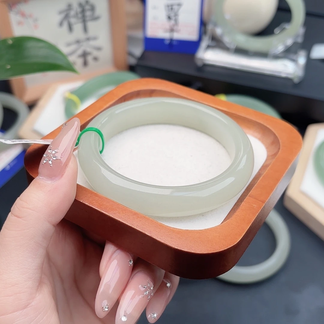 石英质玉未镶嵌手镯