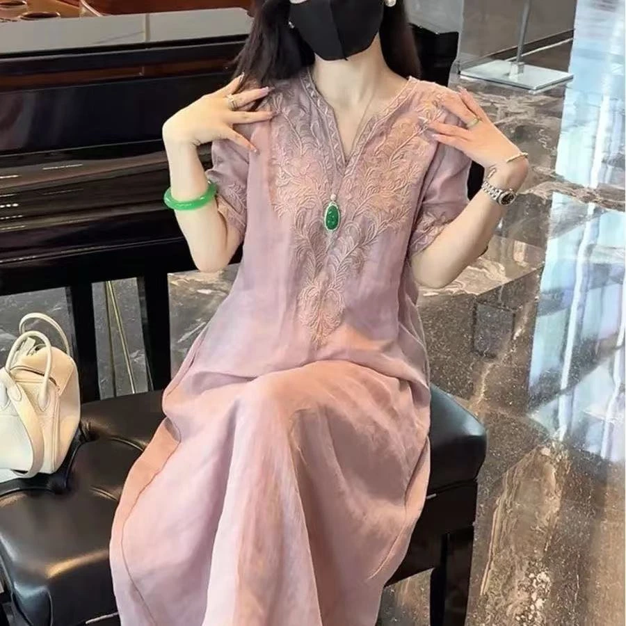 A棉麻重工刺绣V领温柔国风宽松显瘦气质连衣裙