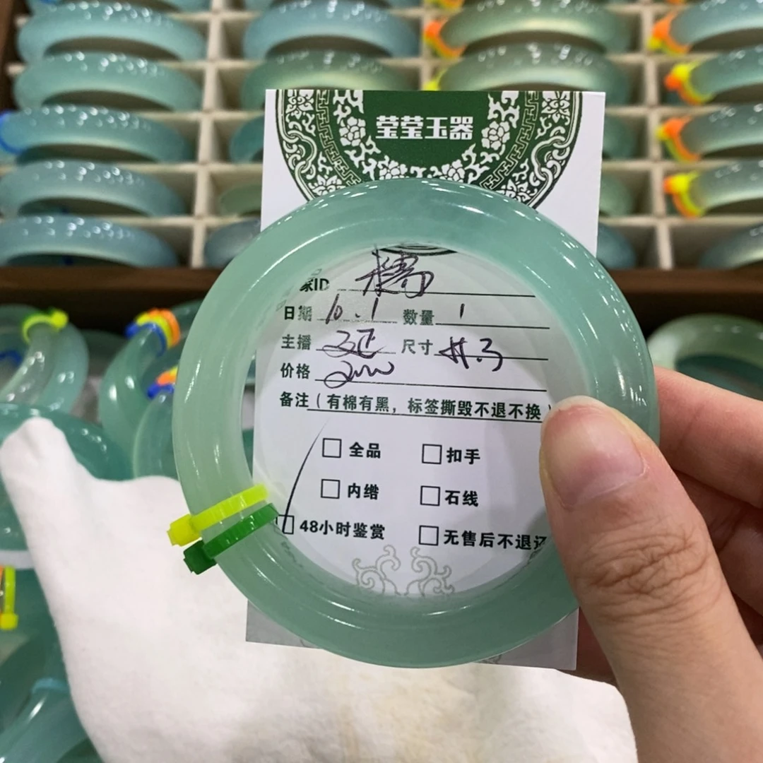 糯****蛇纹石玉未镶嵌手镯