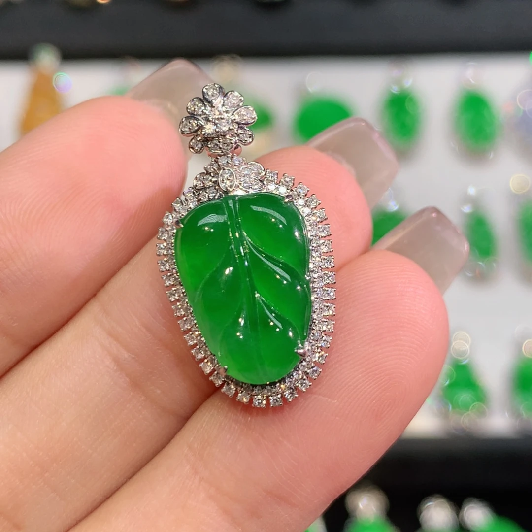 猴***宝翡翠18K金镶嵌颈饰