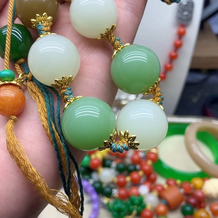 和田玉颈饰未镶嵌吊坠规格