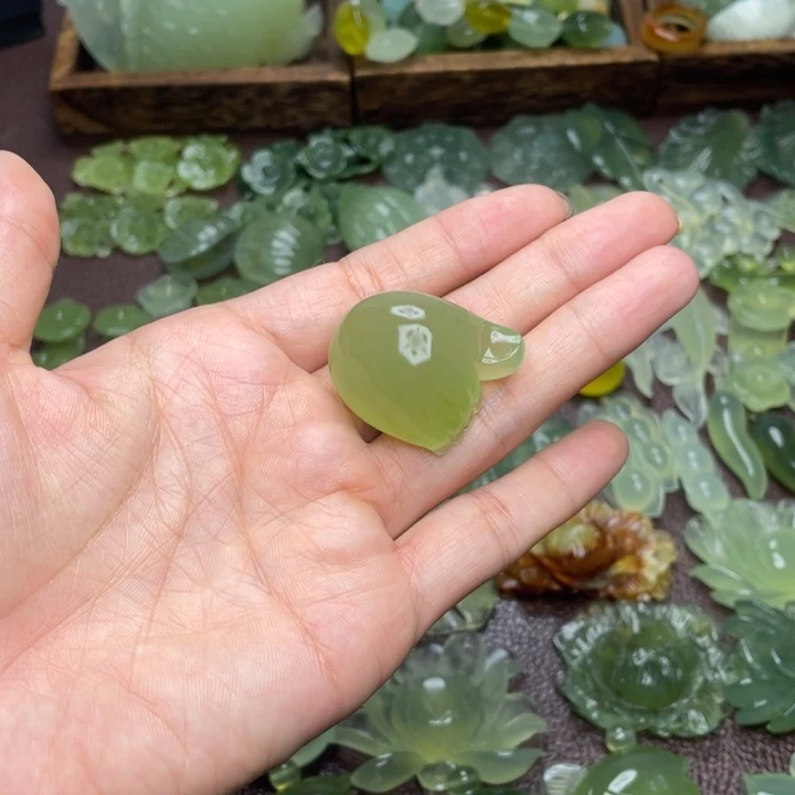 合金蛇纹石玉颈饰