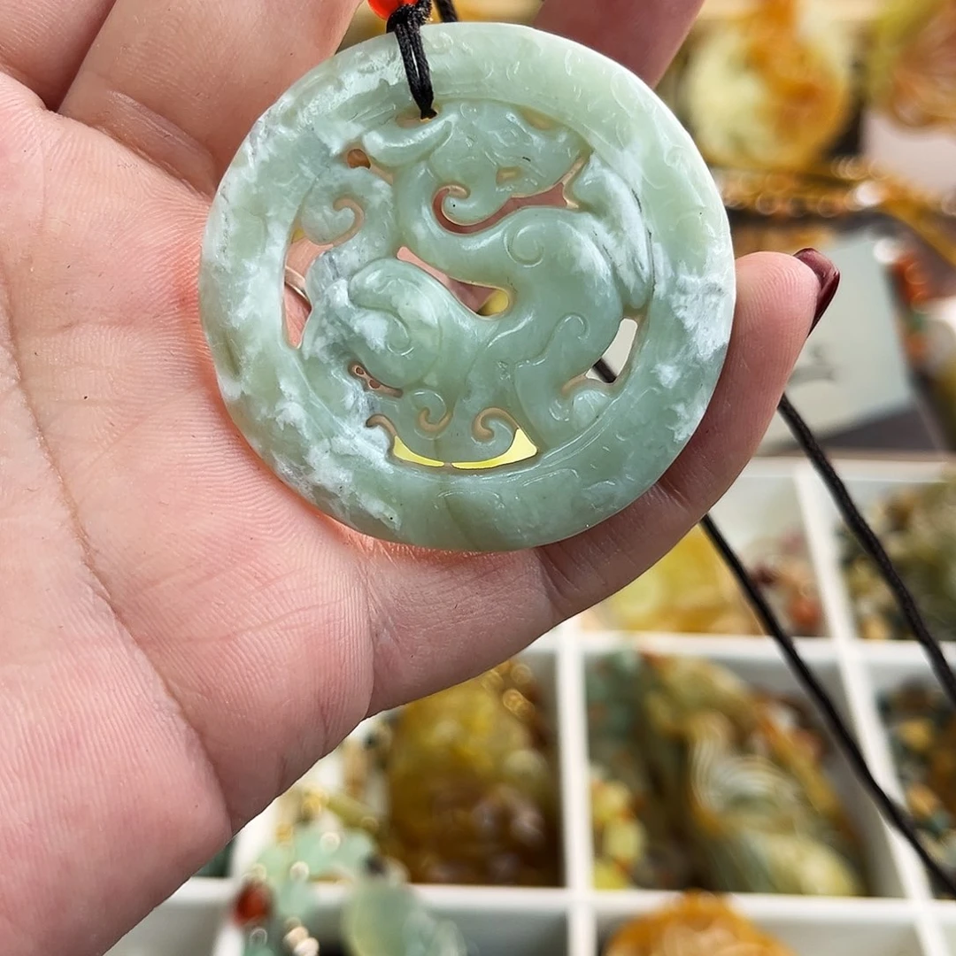 蛇纹石玉颈饰未镶嵌