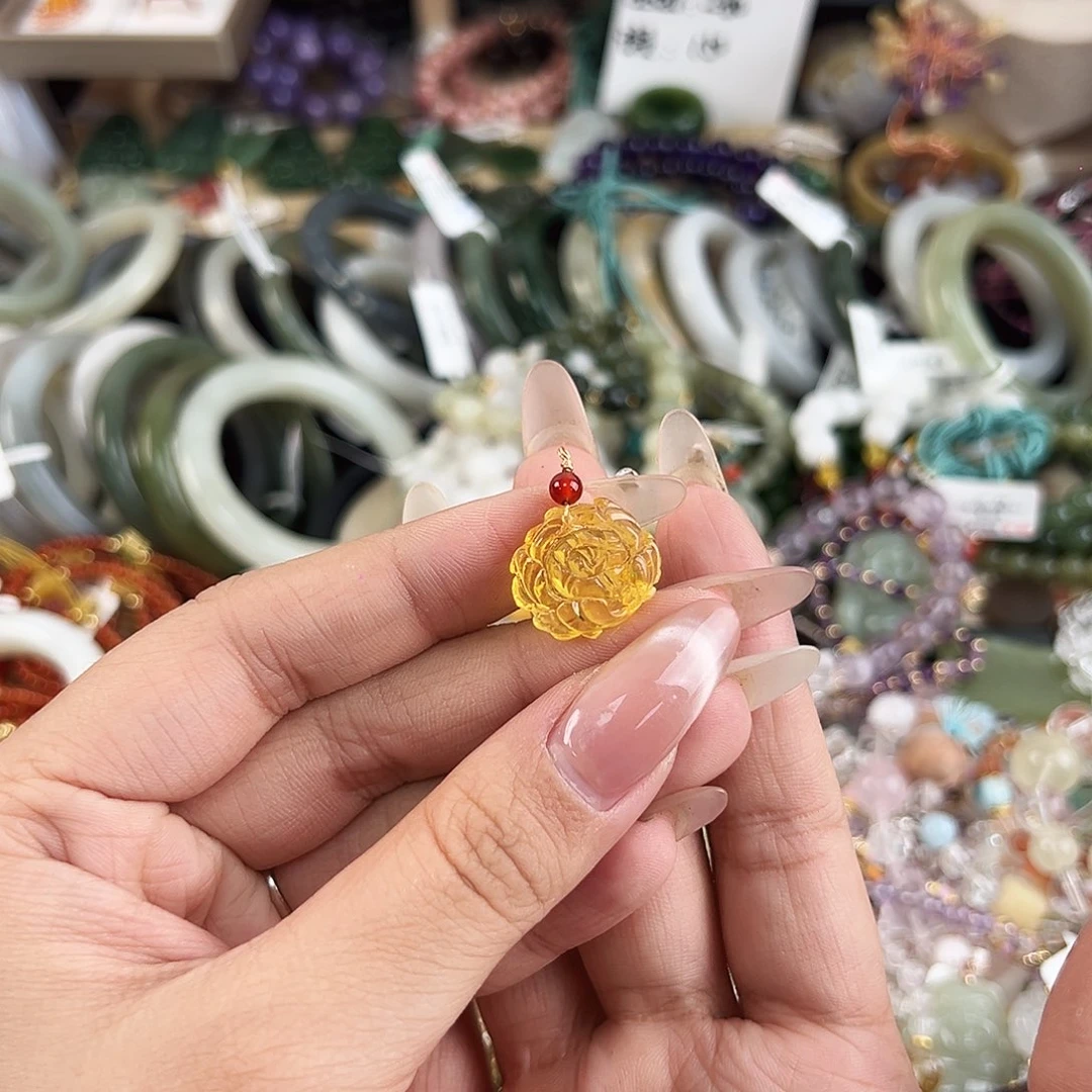 琥珀颈饰未镶嵌康*