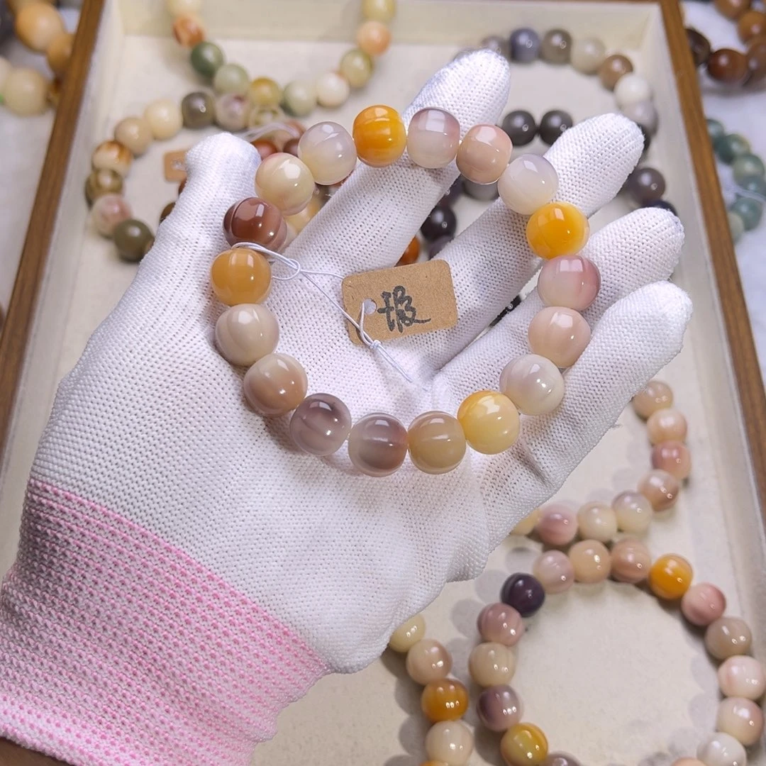 萝***煲白玉菩提吊坠鲨鱼背245