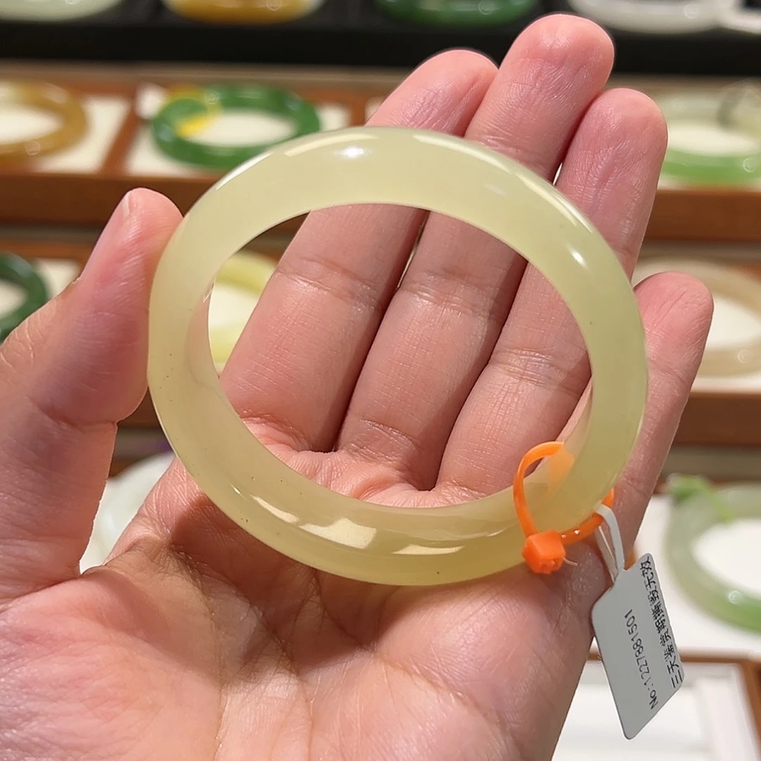 和田玉手镯未镶嵌高冰青花黄口轮胎