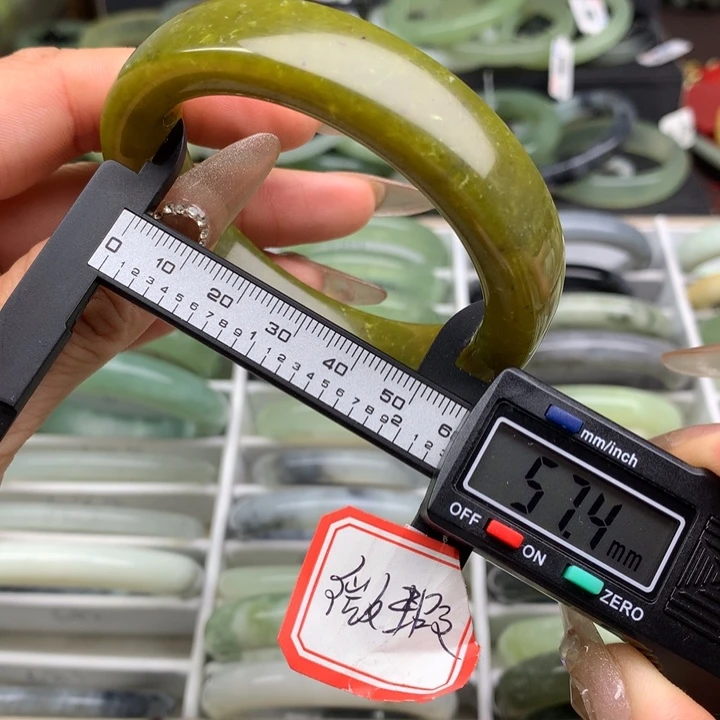 蛇纹石玉未镶嵌手镯682