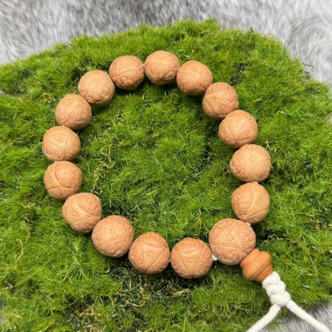 尺寸15+mm左右精挑sss级树王天然黄金瞳龙眼菩提手持一条