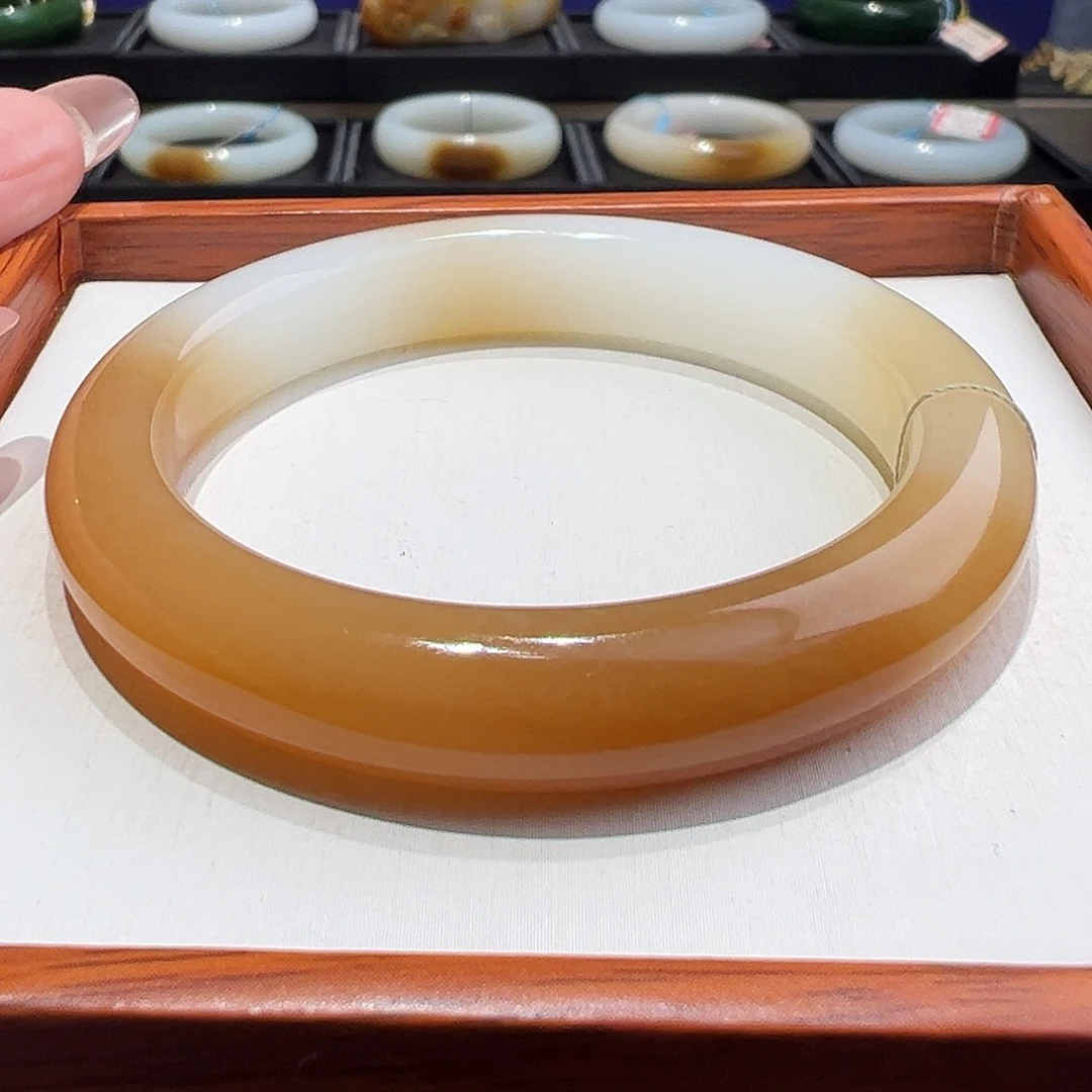 和田玉未镶嵌手镯