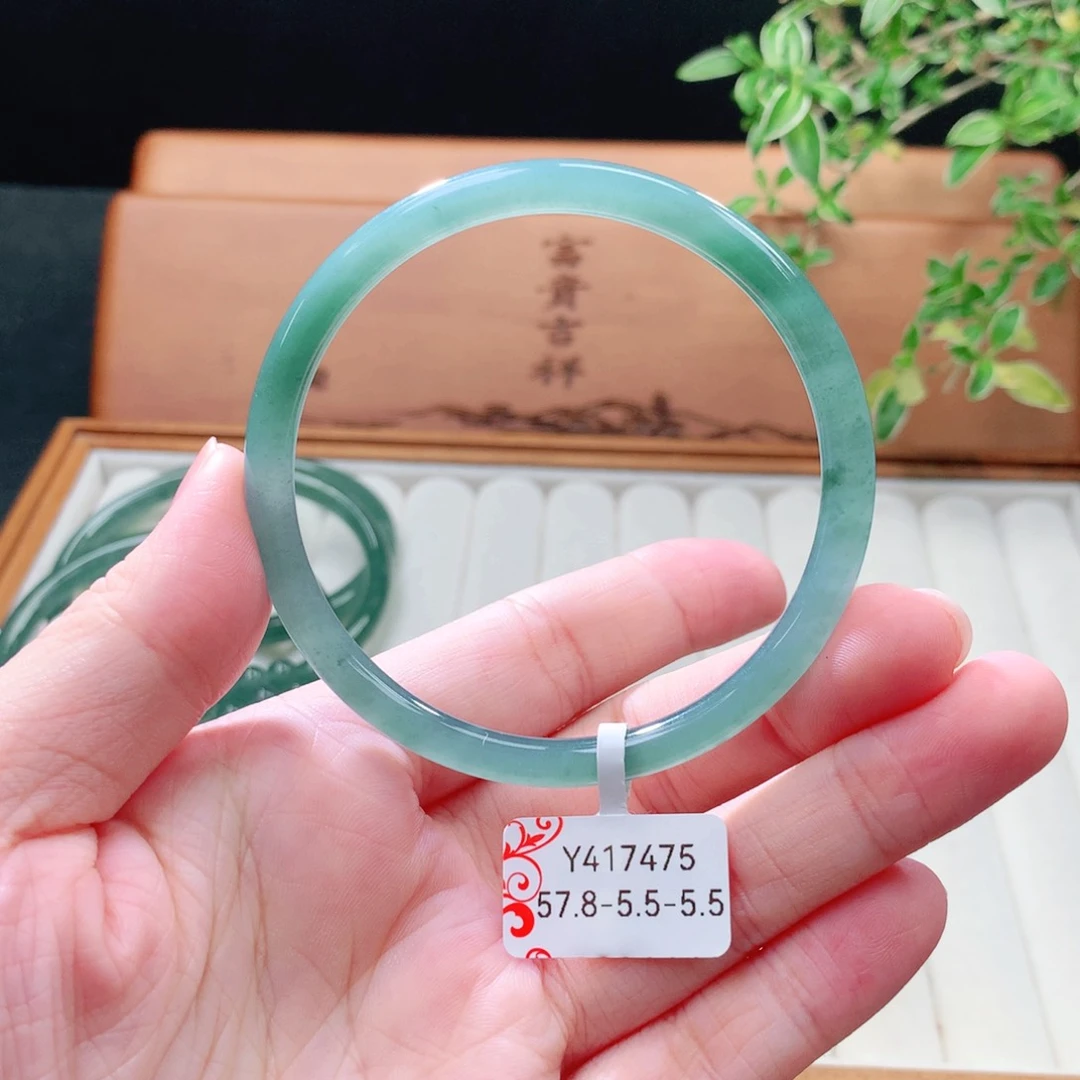 未镶嵌手镯（圆镯）翡翠