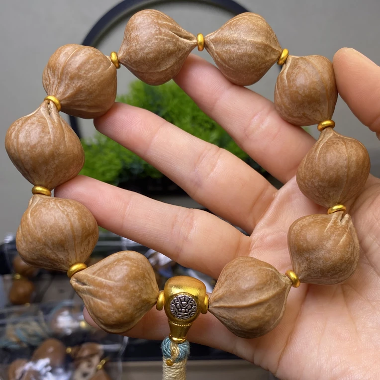 橄榄核雕2.4原皮短铁蜜桃臀