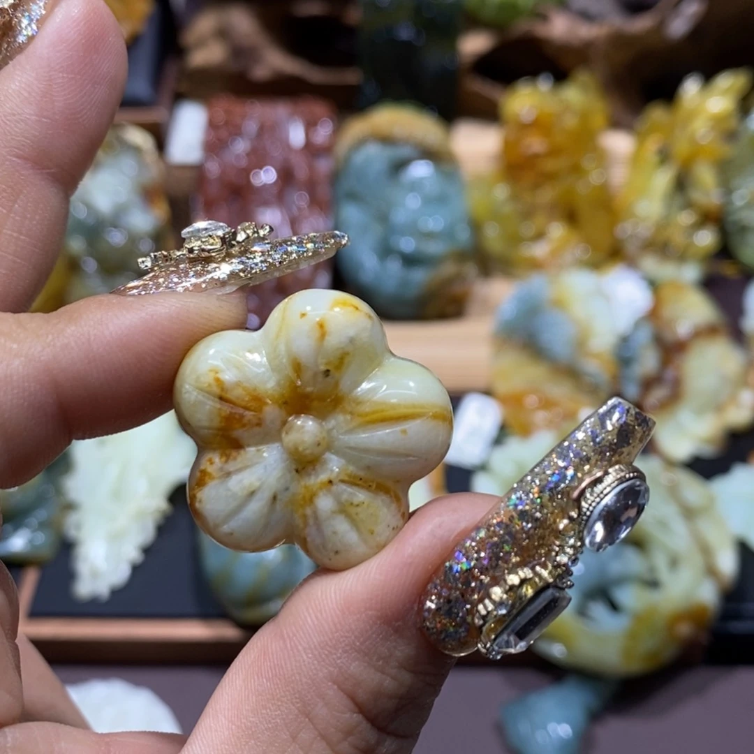 蛇纹石玉颈饰未镶嵌