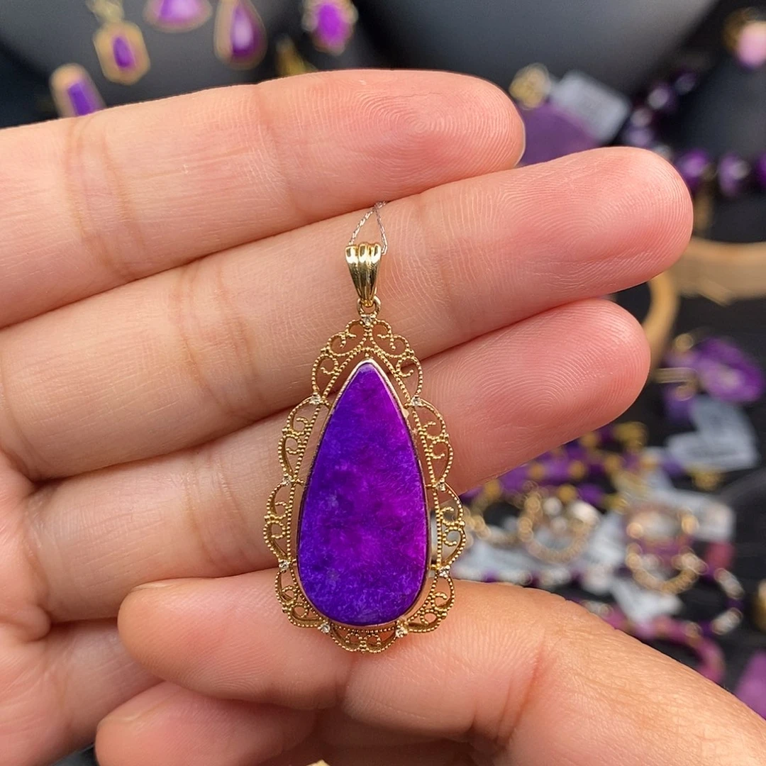 18K金镶嵌苏纪石（舒俱来）吊坠