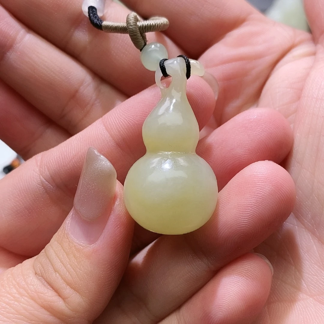 和田玉颈饰未镶嵌二*姐