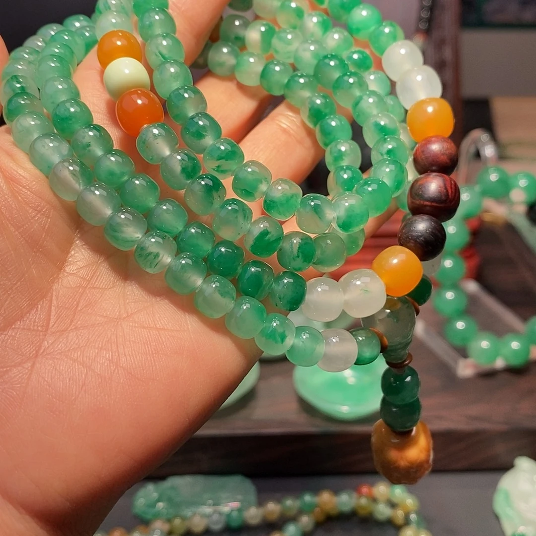 小***树石英质玉（非洲翠）未镶嵌串