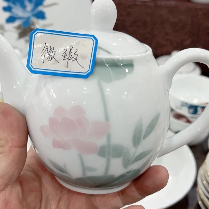 壶釉下五彩的瓷器和瓷器