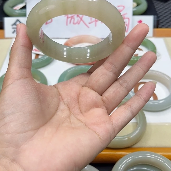 石英质玉手镯未镶嵌河**源
