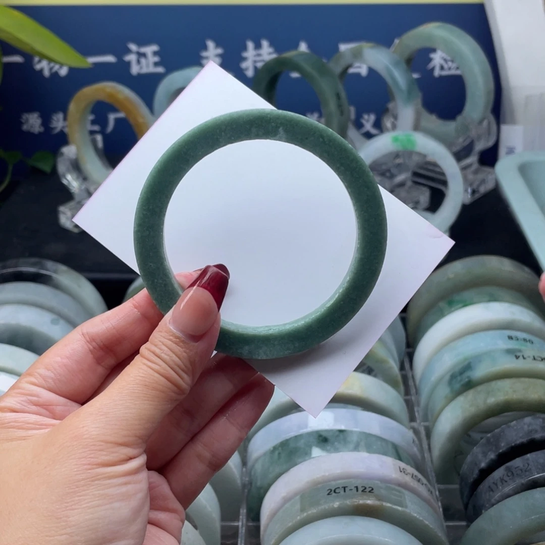 定制翡翠未镶嵌翡翠手镯