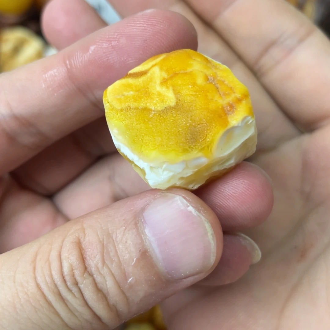陈***尘定制蜜蜡原石定制