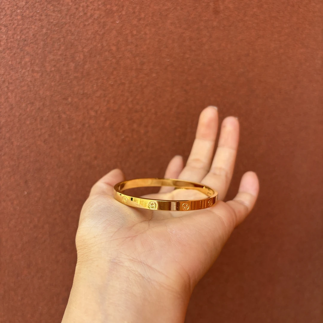 56-时尚卡扣手镯