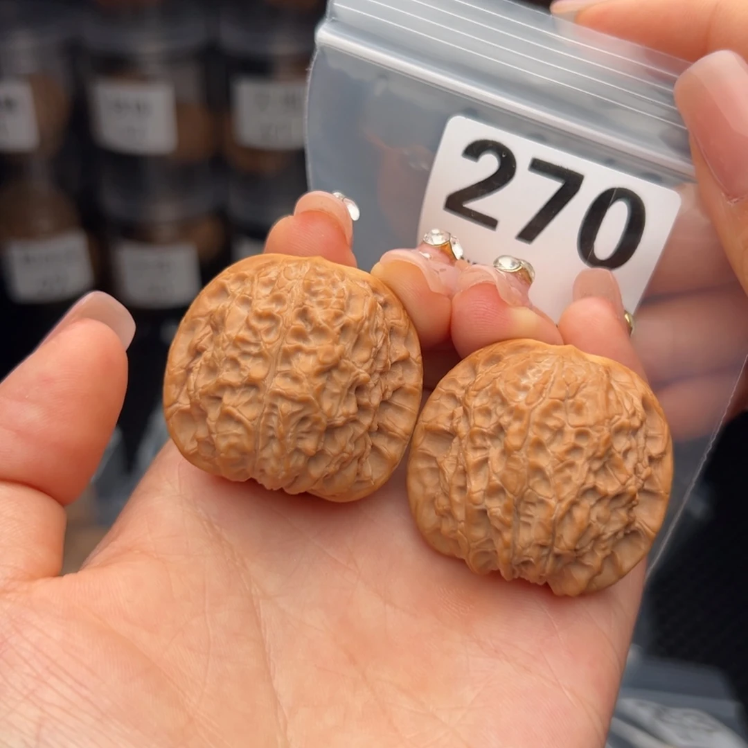 文玩核桃吊坠血麒麟38+