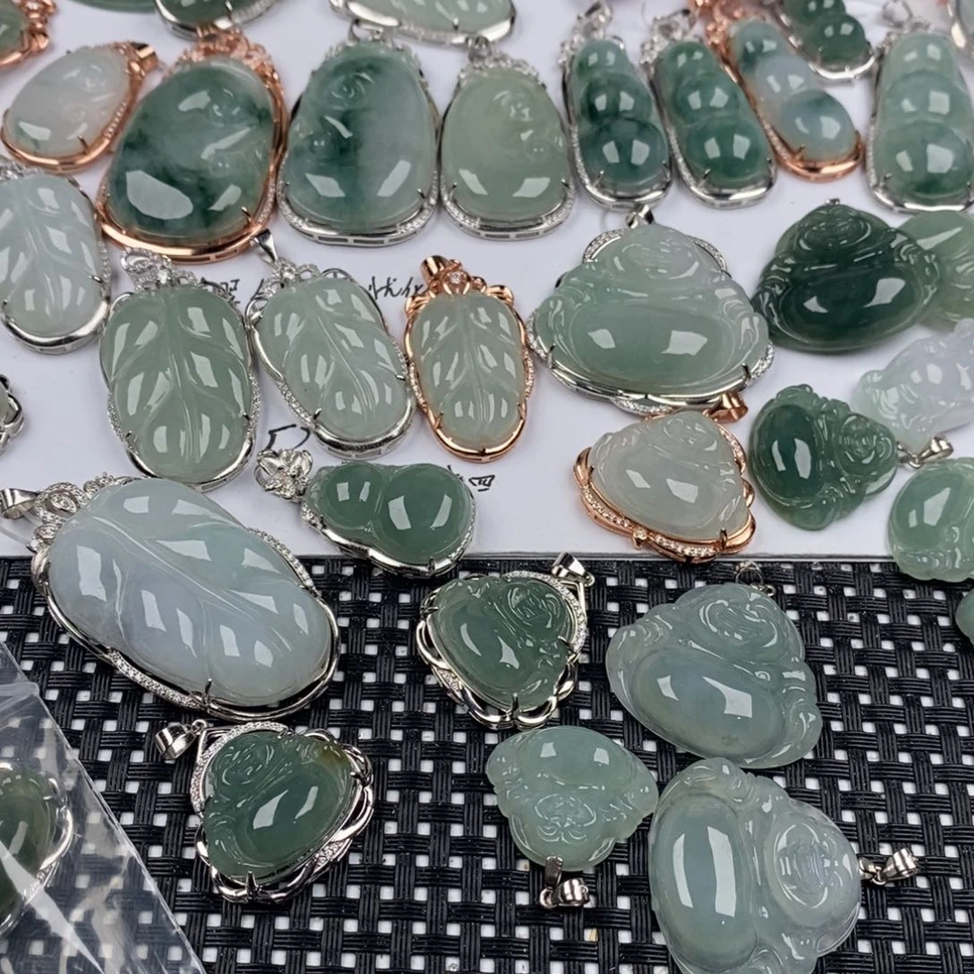 翡翠18K金镶嵌颈饰