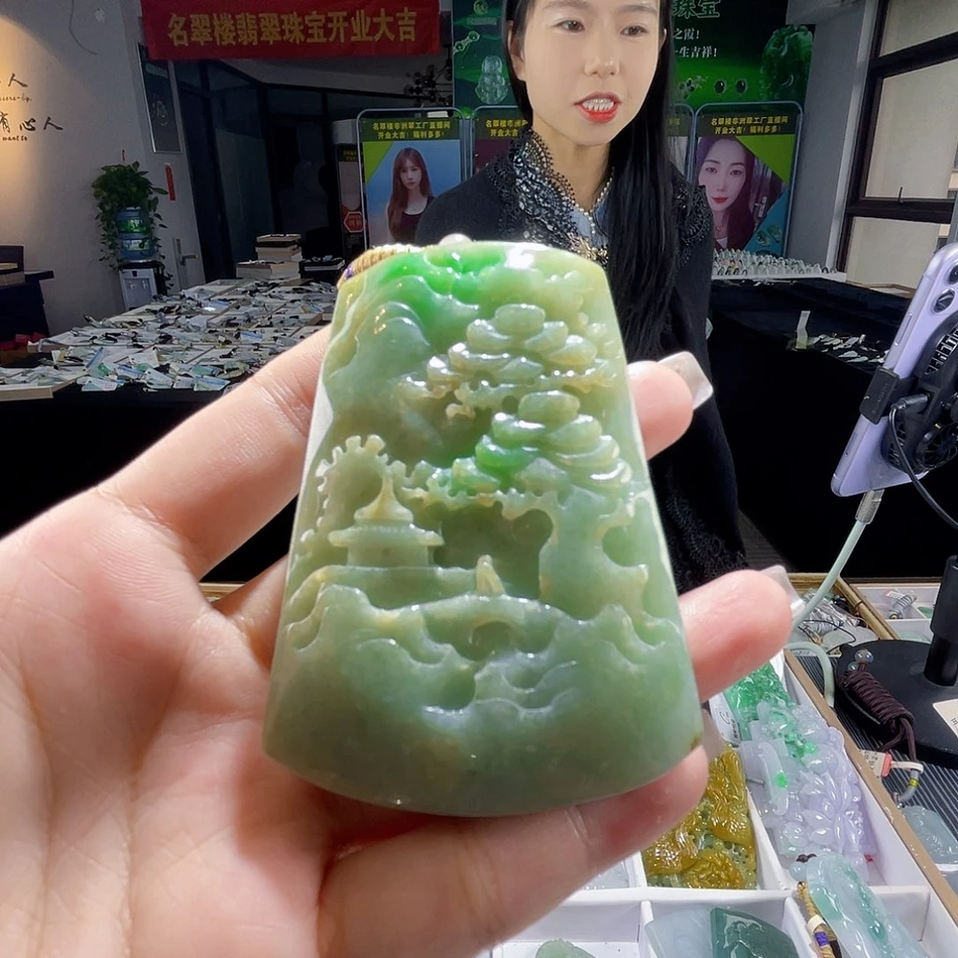 颈饰未镶嵌翡翠一个