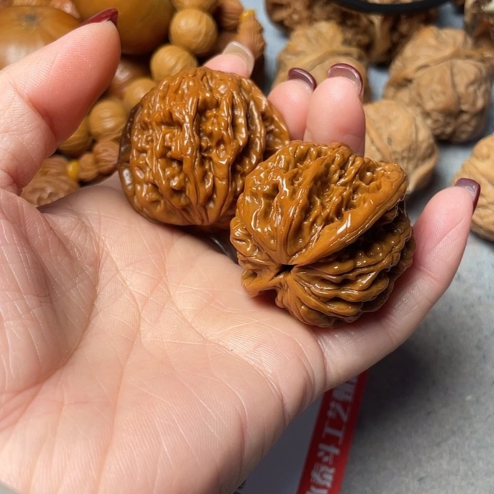 如***是文玩核桃吊坠虎头