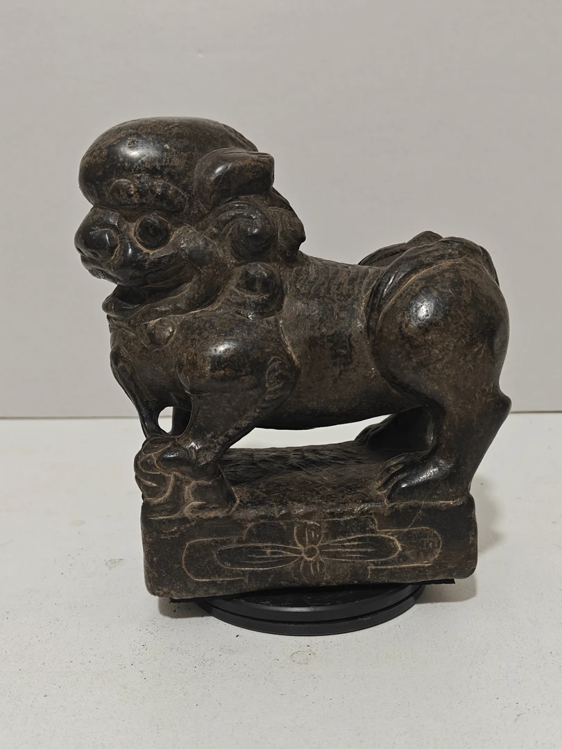 青石雕刻双狮摆件