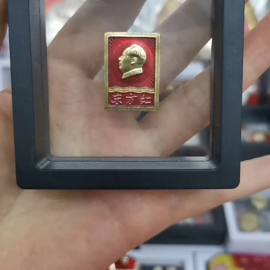 其他普通金属鹅*鹅红色收藏纪念章1个